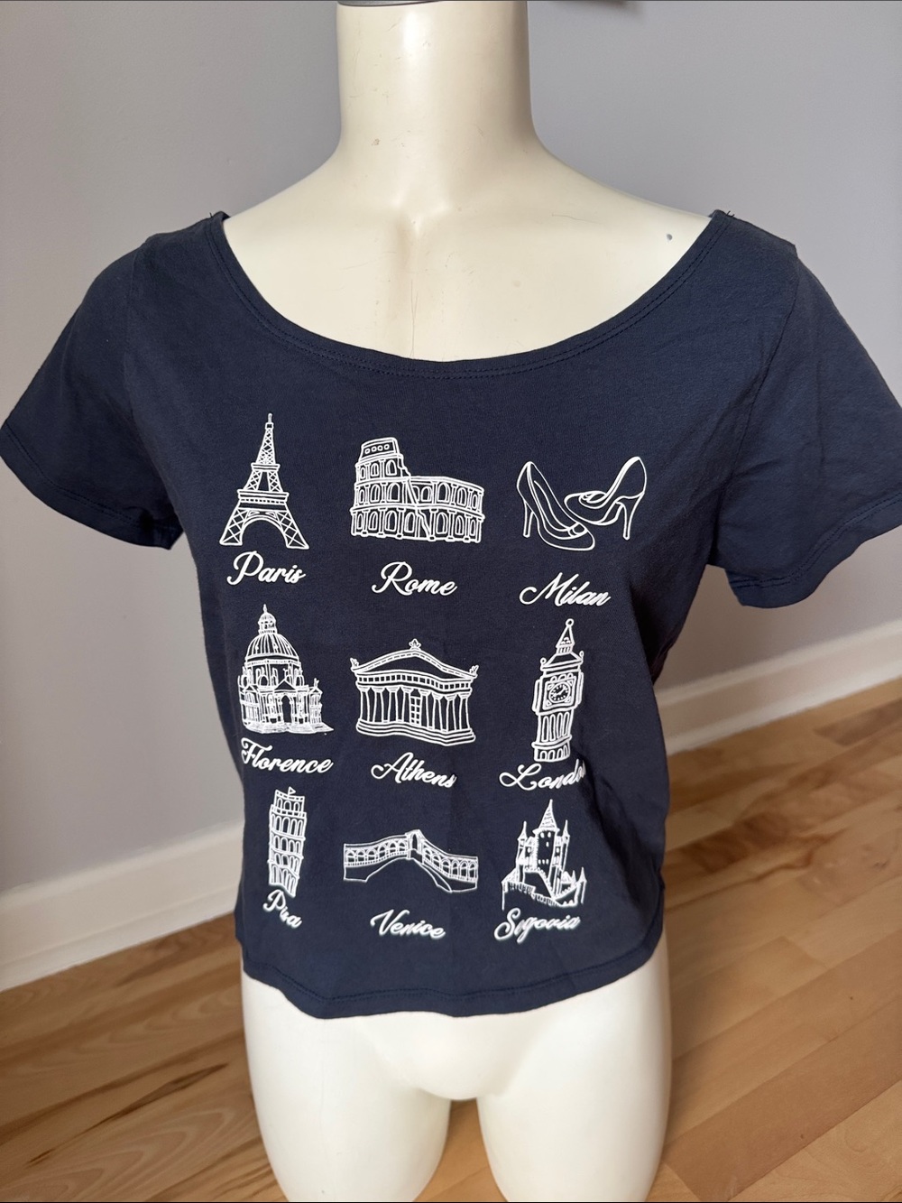 House of Cotton Women’s Navy Blue Graphic Travel Crop Top Size XS Extra Small